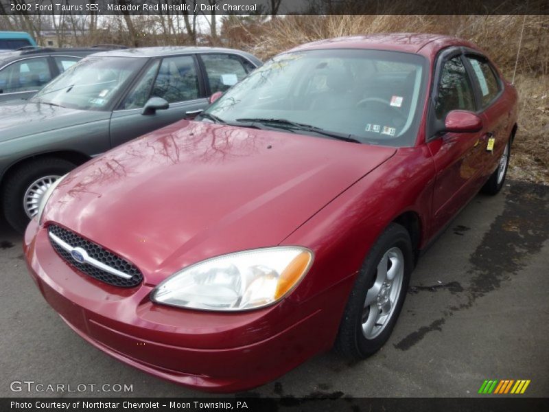 Matador Red Metallic / Dark Charcoal 2002 Ford Taurus SES