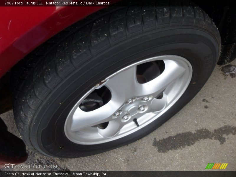Matador Red Metallic / Dark Charcoal 2002 Ford Taurus SES