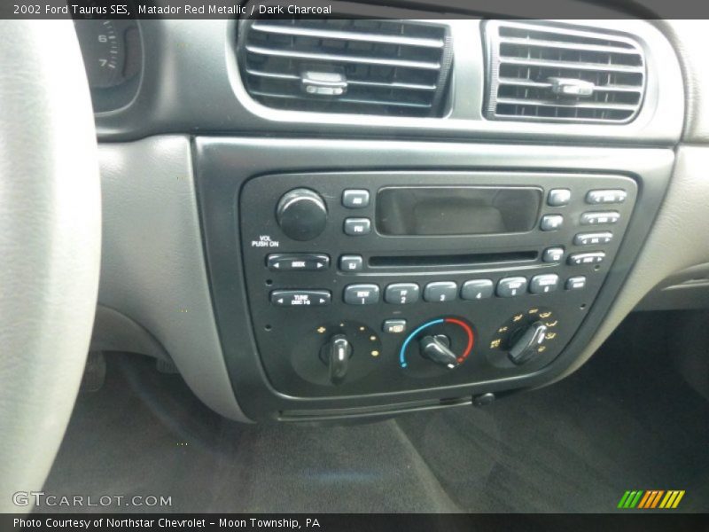 Matador Red Metallic / Dark Charcoal 2002 Ford Taurus SES