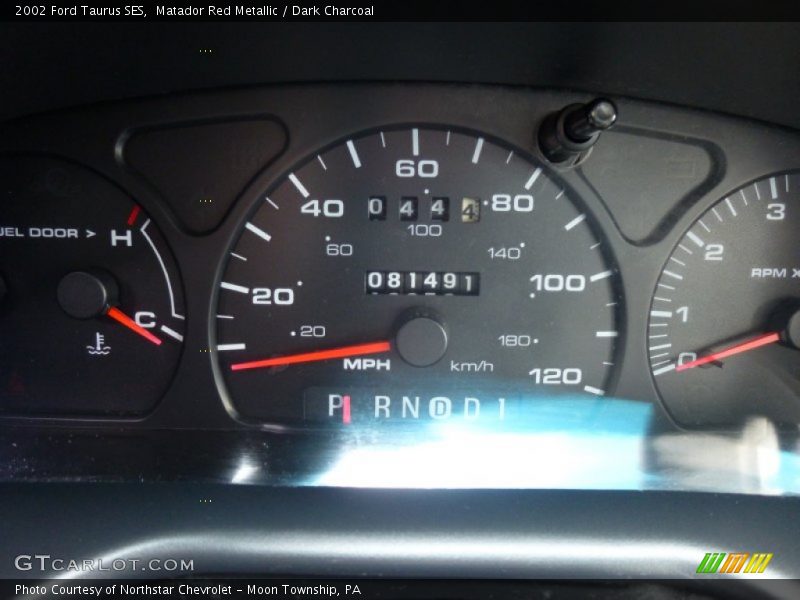 Matador Red Metallic / Dark Charcoal 2002 Ford Taurus SES