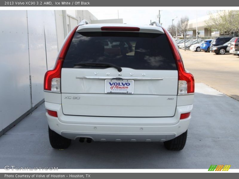 Ice White / Off Black 2013 Volvo XC90 3.2 AWD