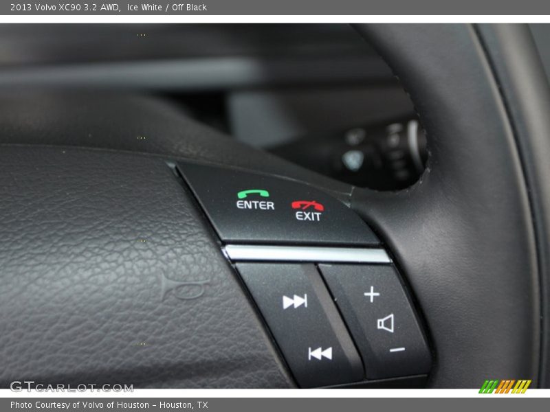 Ice White / Off Black 2013 Volvo XC90 3.2 AWD