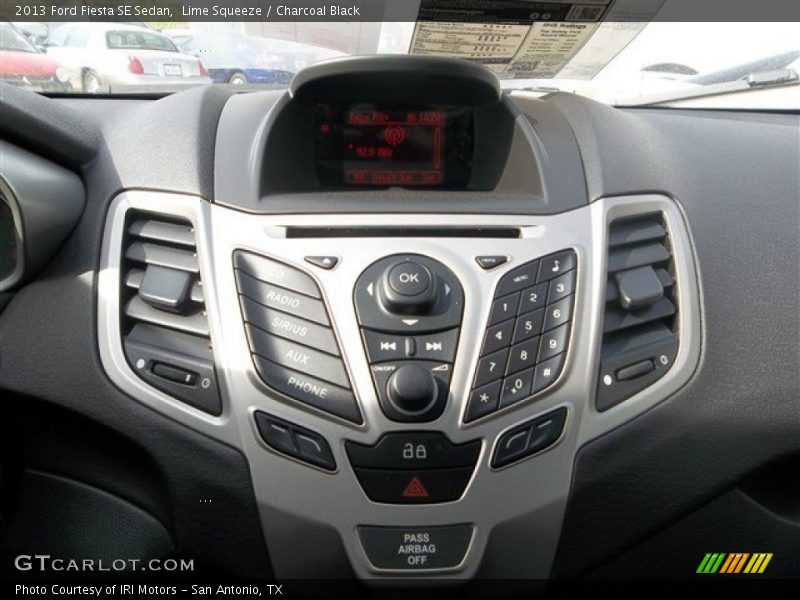 Lime Squeeze / Charcoal Black 2013 Ford Fiesta SE Sedan