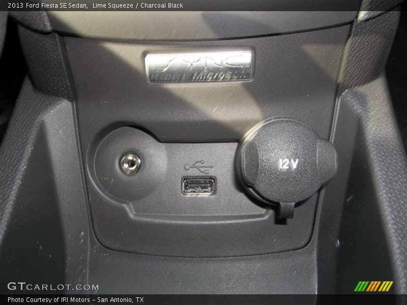 Lime Squeeze / Charcoal Black 2013 Ford Fiesta SE Sedan