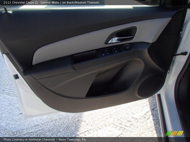 Summit White / Jet Black/Medium Titanium 2013 Chevrolet Cruze LS