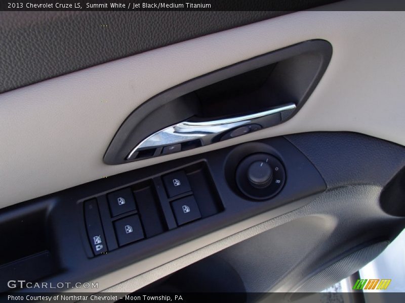 Summit White / Jet Black/Medium Titanium 2013 Chevrolet Cruze LS