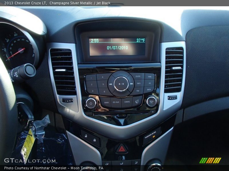 Champagne Silver Metallic / Jet Black 2013 Chevrolet Cruze LT