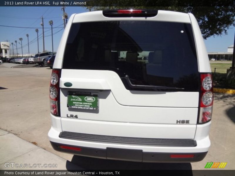 Fuji White / Almond 2013 Land Rover LR4 HSE