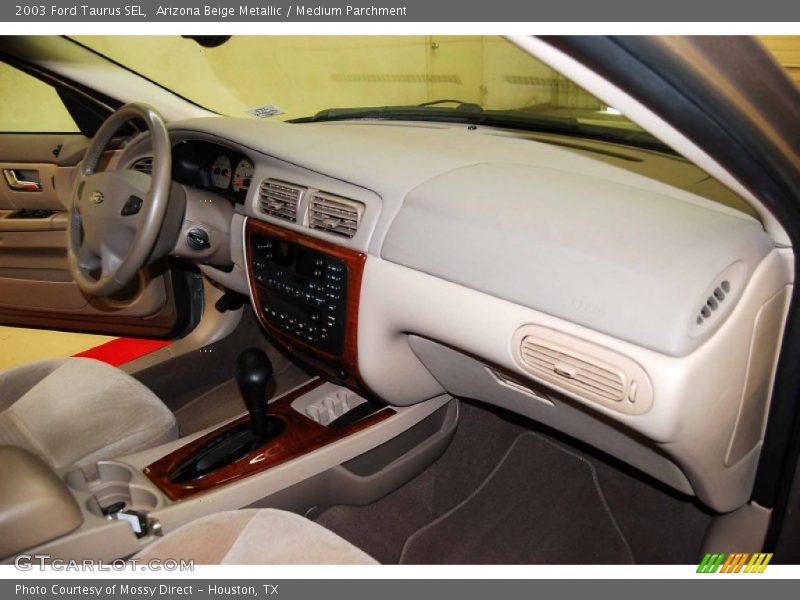 Dashboard of 2003 Taurus SEL