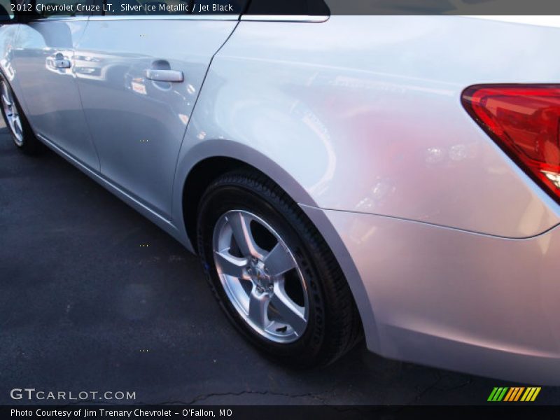 Silver Ice Metallic / Jet Black 2012 Chevrolet Cruze LT