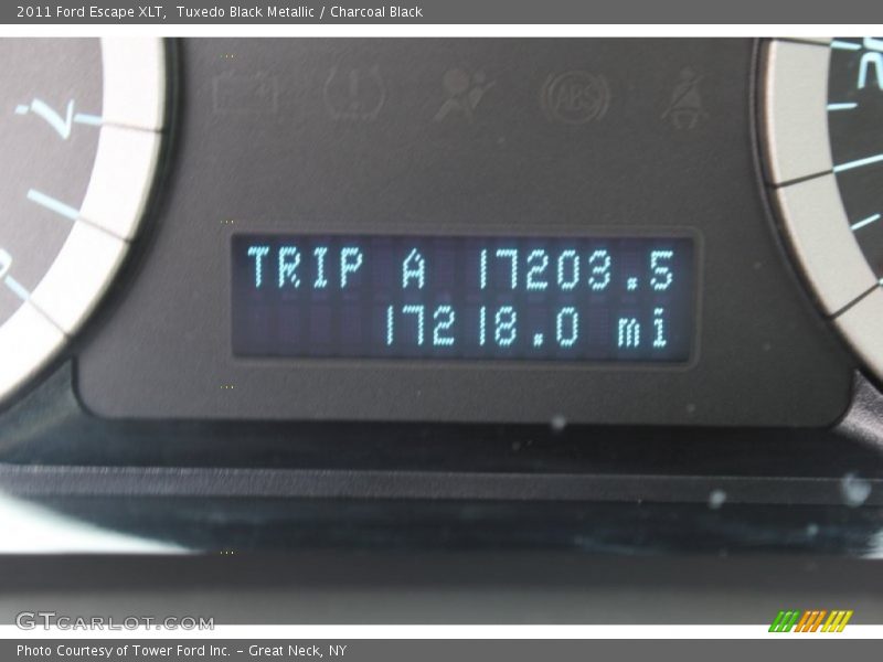 Tuxedo Black Metallic / Charcoal Black 2011 Ford Escape XLT