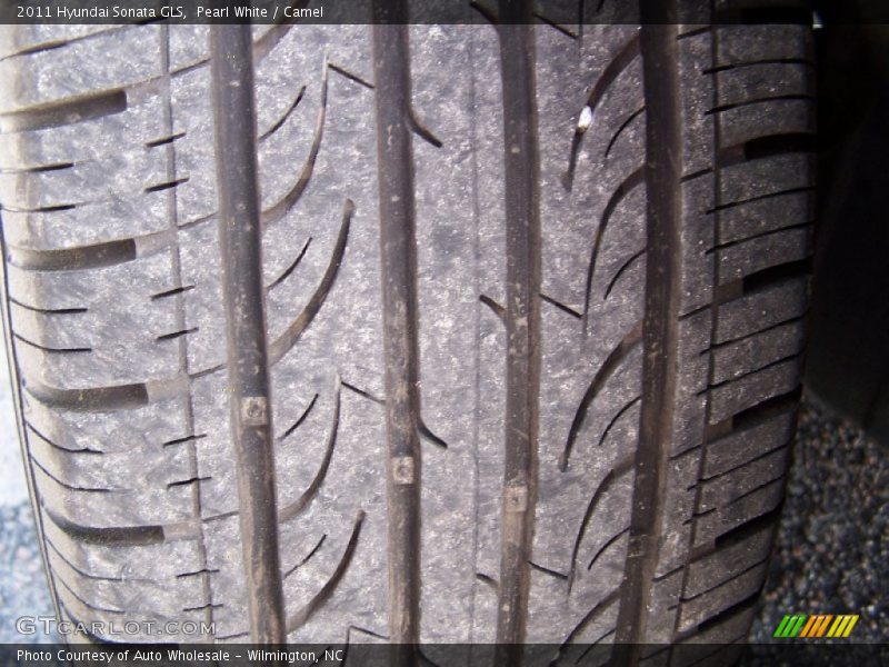 Pearl White / Camel 2011 Hyundai Sonata GLS