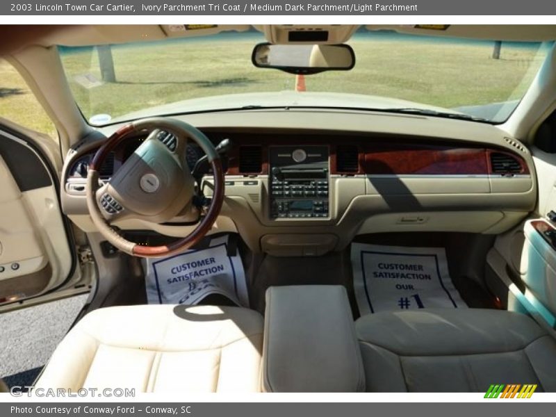 Ivory Parchment Tri Coat / Medium Dark Parchment/Light Parchment 2003 Lincoln Town Car Cartier