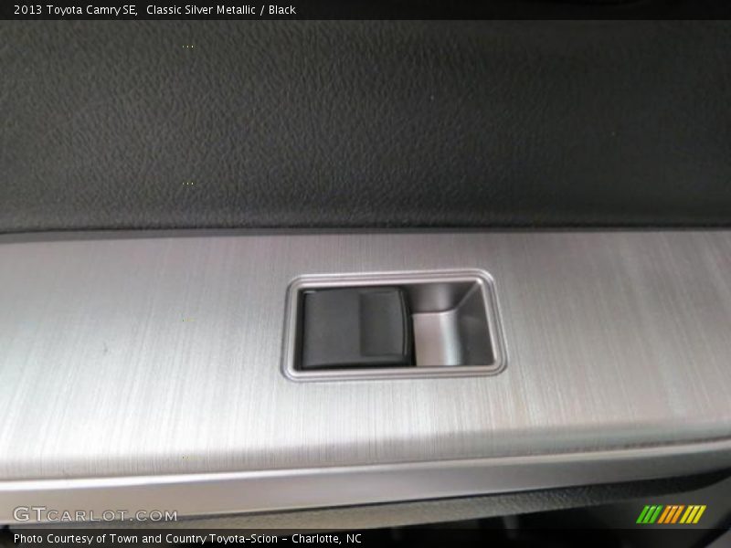 Classic Silver Metallic / Black 2013 Toyota Camry SE