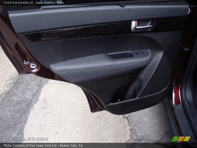 Dark Cherry / Black 2014 Kia Sorento LX