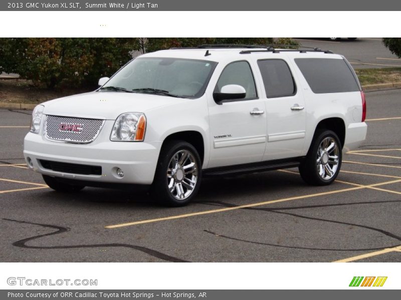 Front 3/4 View of 2013 Yukon XL SLT