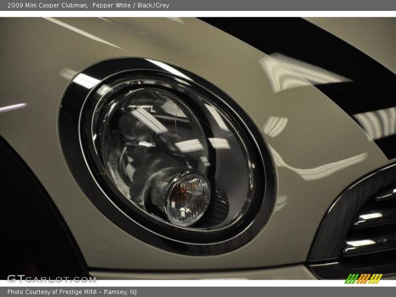 Pepper White / Black/Grey 2009 Mini Cooper Clubman