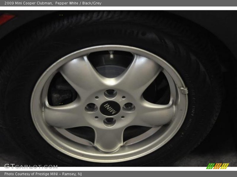 Pepper White / Black/Grey 2009 Mini Cooper Clubman
