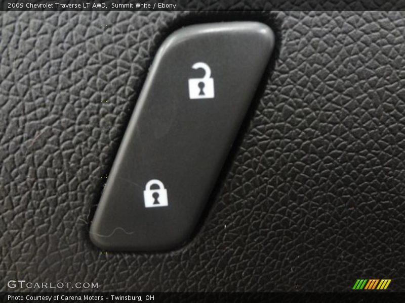 Summit White / Ebony 2009 Chevrolet Traverse LT AWD