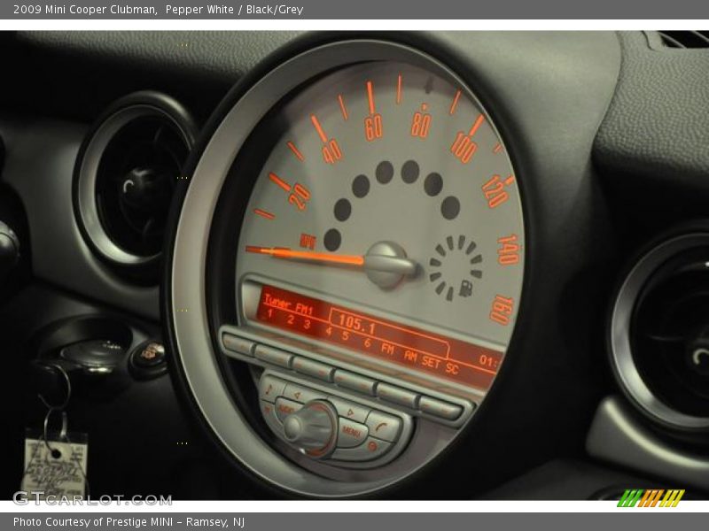 Pepper White / Black/Grey 2009 Mini Cooper Clubman