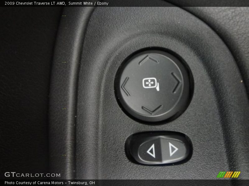 Summit White / Ebony 2009 Chevrolet Traverse LT AWD