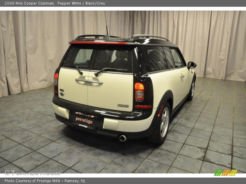 Pepper White / Black/Grey 2009 Mini Cooper Clubman