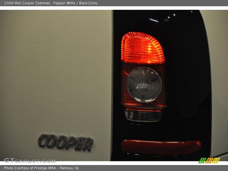 Pepper White / Black/Grey 2009 Mini Cooper Clubman