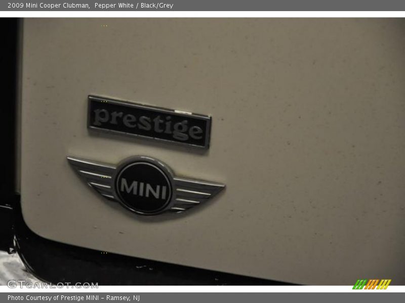 Pepper White / Black/Grey 2009 Mini Cooper Clubman