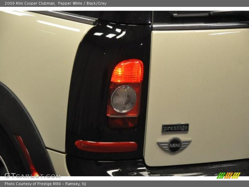 Pepper White / Black/Grey 2009 Mini Cooper Clubman