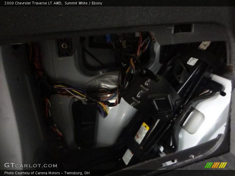 Summit White / Ebony 2009 Chevrolet Traverse LT AWD
