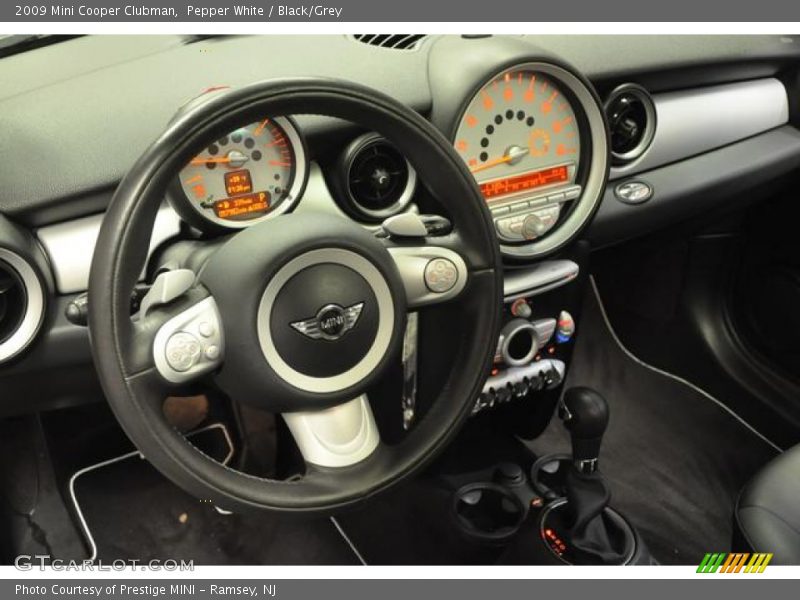 Pepper White / Black/Grey 2009 Mini Cooper Clubman