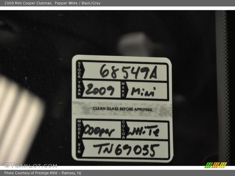Pepper White / Black/Grey 2009 Mini Cooper Clubman