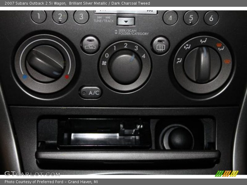 Brilliant Silver Metallic / Dark Charcoal Tweed 2007 Subaru Outback 2.5i Wagon