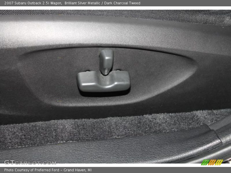 Brilliant Silver Metallic / Dark Charcoal Tweed 2007 Subaru Outback 2.5i Wagon