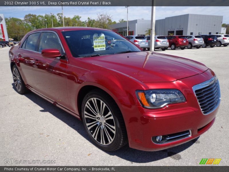 Front 3/4 View of 2012 300 S V6