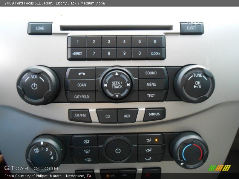 Controls of 2009 Focus SEL Sedan