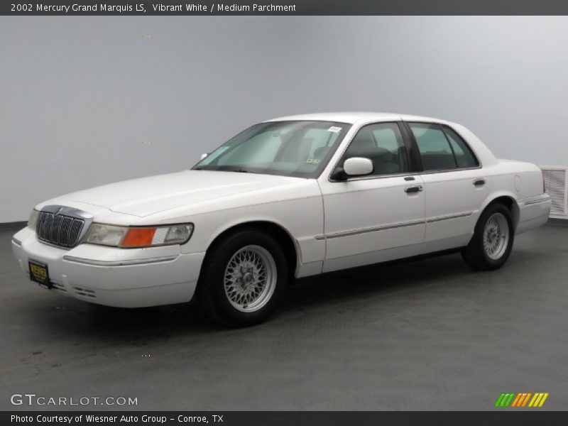 Front 3/4 View of 2002 Grand Marquis LS