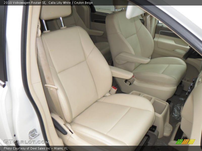 Calla Lilly White / Ceylon Beige 2010 Volkswagen Routan SE