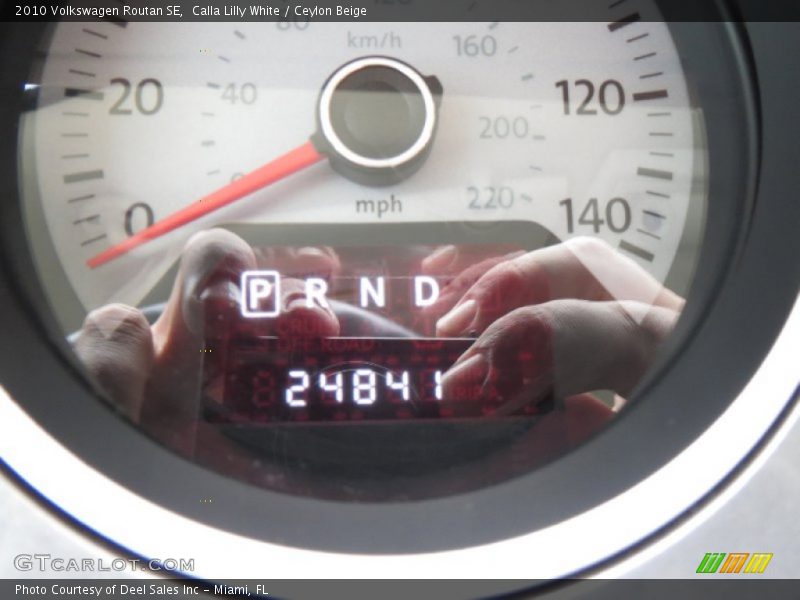 Calla Lilly White / Ceylon Beige 2010 Volkswagen Routan SE