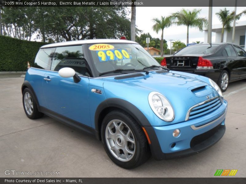 Front 3/4 View of 2005 Cooper S Hardtop