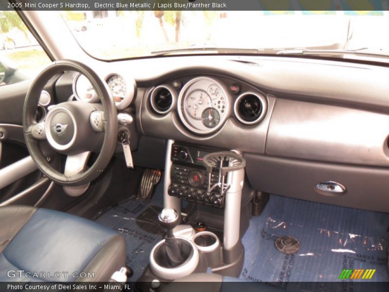 Dashboard of 2005 Cooper S Hardtop