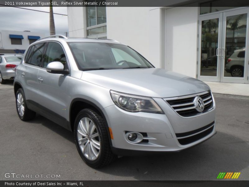 Front 3/4 View of 2011 Tiguan SEL
