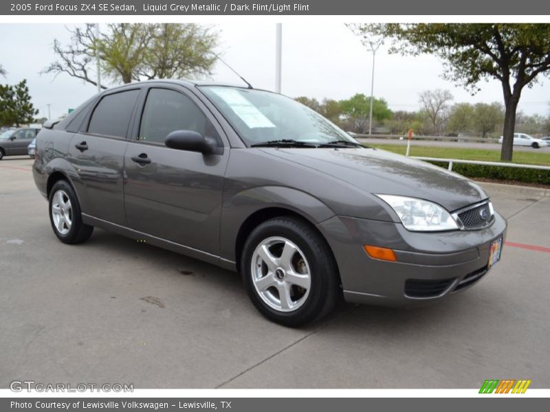 Front 3/4 View of 2005 Focus ZX4 SE Sedan