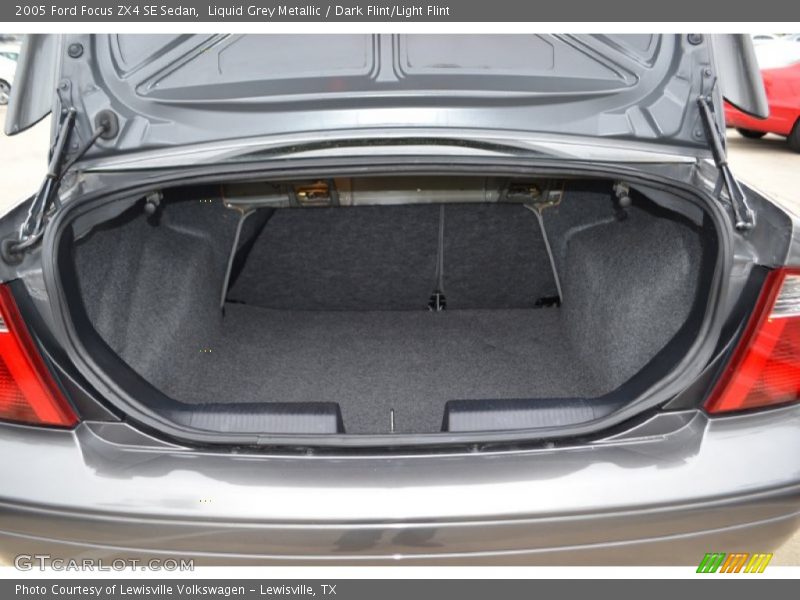  2005 Focus ZX4 SE Sedan Trunk