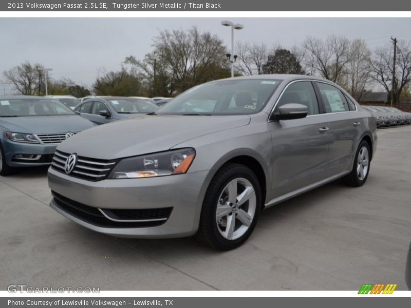 Front 3/4 View of 2013 Passat 2.5L SE