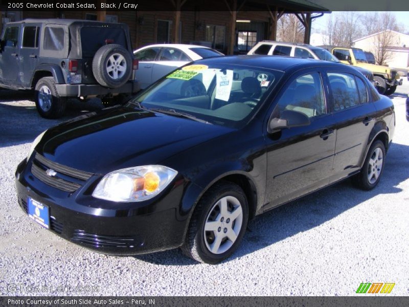 Front 3/4 View of 2005 Cobalt Sedan