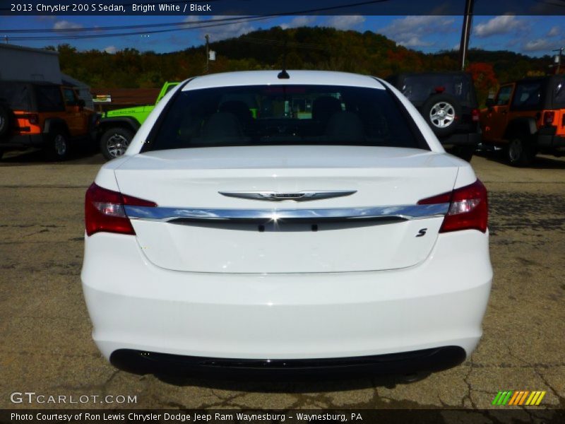 Bright White / Black 2013 Chrysler 200 S Sedan