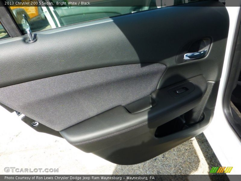 Bright White / Black 2013 Chrysler 200 S Sedan