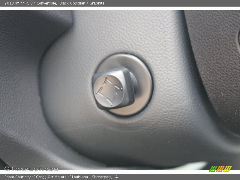Controls of 2013 G 37 Convertible
