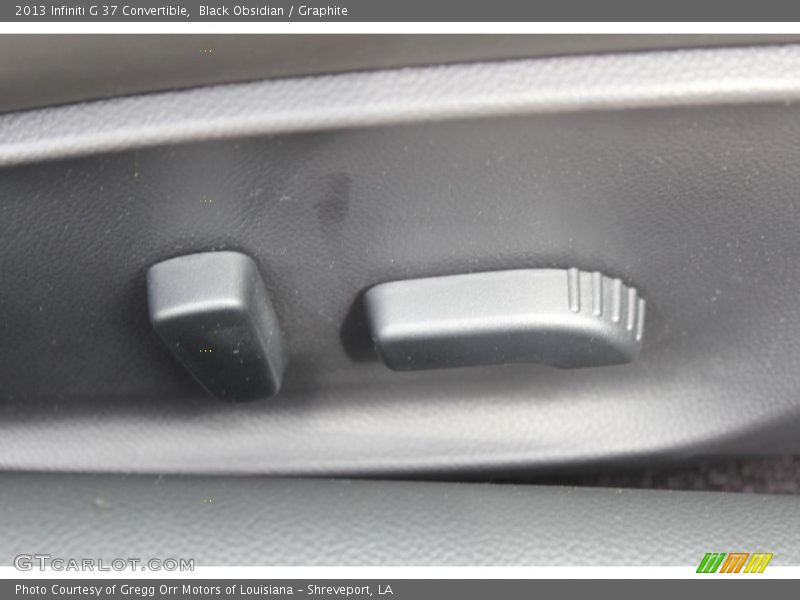 Controls of 2013 G 37 Convertible